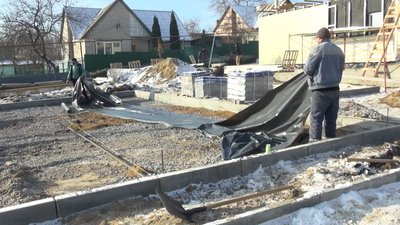 "В це приміщення було пряме попадання". Як живуть у прифронтовому Новолуганському "В це приміщення було пряме попадання". Як живуть у прифронтовому Новолуганському