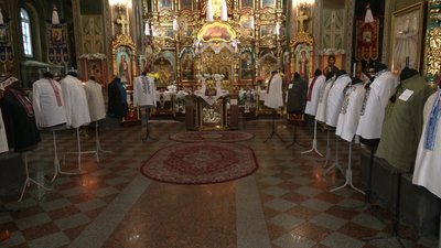 Вишиванки загиблих військових показали у Свято-Воскресенському соборі в Рівному Вишиванки загиблих військових показали у Свято-Воскресенському соборі в Рівному