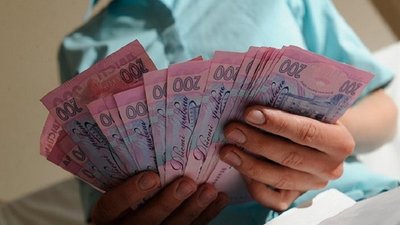 На Полтавщині ухвалили програму нагородження медиків: які суми премій
