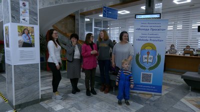 У ЦНАПі Івано-Франківська презентували фотовиставку “Портрет мами” У ЦНАПі Івано-Франківська презентували фотовиставку “Портрет мами”