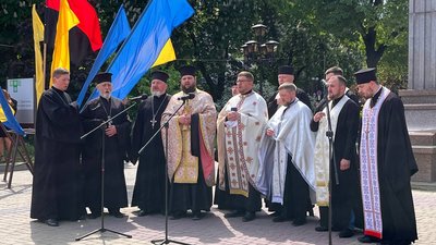 Молебень за загиблими борцями Молебень за загиблими борцями