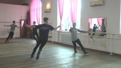 Тренування артистів ансамблю "Козаки Поділля". Тренування артистів ансамблю "Козаки Поділля".