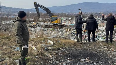 На Закарпатті судитимуть посадовця за забруднення земель сміттям