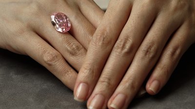 У Швейцарії рідкісний діамант продали за $26 мільйонів