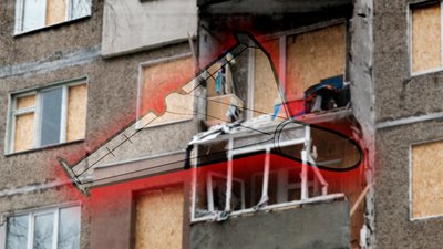 Екозбитки, завдані ударом російського безпілотника по п'ятиповерхівці у Чернігові