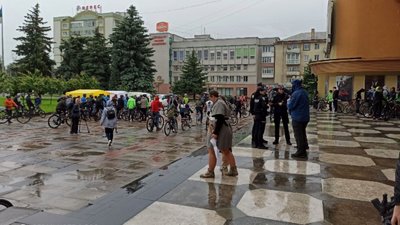 Дощовий Велодень у Рівному. Як це проходить Дощовий Велодень у Рівному. Як це проходить