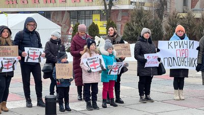 "Не мовчи — полон вбиває": у Житомирі відбулася акція на підтримку військовополонених "Не мовчи — полон вбиває": у Житомирі відбулася акція на підтримку військовополонених