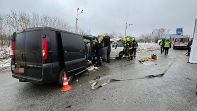 Дві смертельні ДТП на відрізку в 700 метрів: що відомо про аварії на трасі Київ — Чоп на Рівненщині Дві смертельні ДТП на відрізку в 700 метрів: що відомо про аварії на трасі Київ — Чоп на Рівненщині