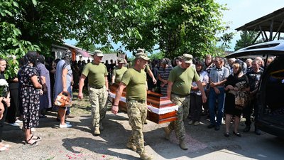 В громадах Тернопільщини провели в останню дорогу загиблих бійців