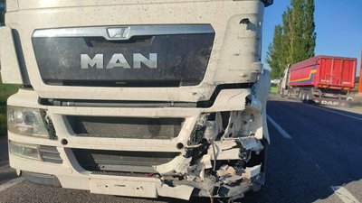 На Одещині зіткнулися дві автівки та вантажівка: травмувалися п’ятеро людей На Одещині зіткнулися дві автівки та вантажівка: травмувалися п’ятеро людей