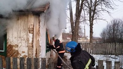На Житомирщині на пожежі в будинку виявили тіло літньої господині На Житомирщині на пожежі в будинку виявили тіло літньої господині
