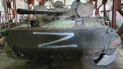 Військові 128-ї Закарпатської бригади захопили російську БМП-3 Військові 128-ї Закарпатської бригади захопили російську БМП-3