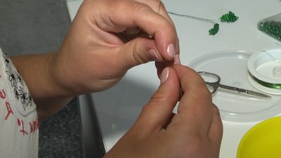 Незряча житомирянка на Всеукраїнському фестивалі презентувала власні роботи із бісеру Незряча житомирянка на Всеукраїнському фестивалі презентувала власні роботи із бісеру