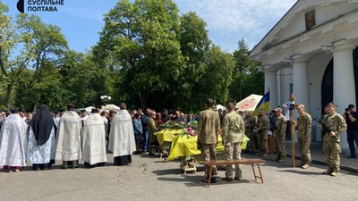 У Полтаві прощаються із трьома воїнами, які загинули на війні У Полтаві прощаються із трьома воїнами, які загинули на війні