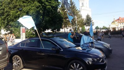 Волиняни до Дня кримськотатарського прапора влаштували автопробіг Волиняни до Дня кримськотатарського прапора влаштували автопробіг