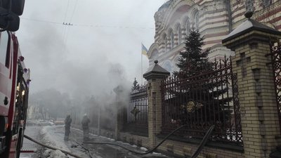 На території Благовіщенського собору у Харкові сталася пожежа: фото На території Благовіщенського собору у Харкові сталася пожежа: фото