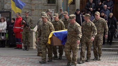У Черкасах попрощалися із двома воїнами