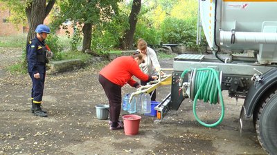 Жителям Костянтинівки рятувальники щодня розвозять до 25 тонн води Жителям Костянтинівки рятувальники щодня розвозять до 25 тонн води