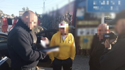 6 тис. доларів за переправлення закордон: прокуратура Київщини викрила іноземців 6 тис. доларів за переправлення закордон: прокуратура Київщини викрила іноземців