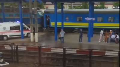 У Вінниці на залізничному вокзалі чоловік кинувся під потяг