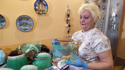 Кропивницька волонтерка відправила на передову засоби захисту від коронавірусу