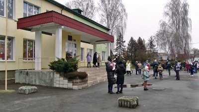 Світло за графіком і без: як з відключенням електрики працюють амбулаторії та школи в громаді на Волині Світло за графіком і без: як з відключенням електрики працюють амбулаторії та школи в громаді на Волині