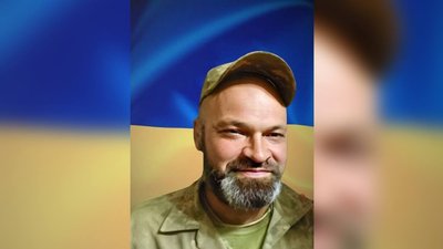 Полеглий військовий Дмитро Костенюк, з яким прощаються у Горішніх Шерівцях