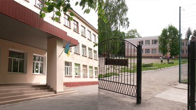 У Рівному об'єднують школу та ліцей. Що чекає батьків, дітей та вчителів