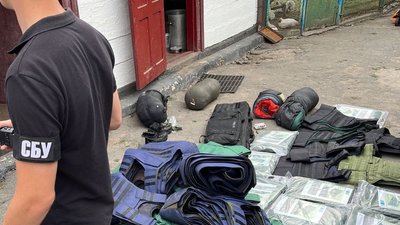 Виготовлені саморобним способом – на Житомирщині СБУ затримала чоловіка, який продавав неякісні бронежилети Виготовлені саморобним способом – на Житомирщині СБУ затримала чоловіка, який продавав неякісні бронежилети