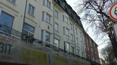 Франківці виступили проти засклення колонади готелю Дністер Франківці виступили проти засклення колонади готелю Дністер