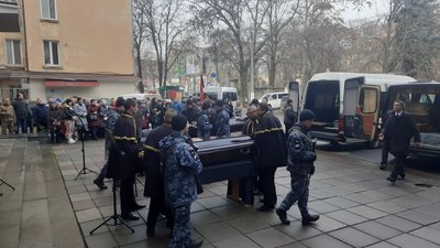 В Одесі попрощалися з військовослужбовцем з Херсонщини, журналістом і режисером Антоном Коломійцем В Одесі попрощалися з військовослужбовцем з Херсонщини, журналістом і режисером Антоном Коломійцем