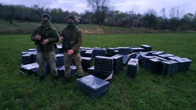 32 тисячі пачок сигарет виявили прикордонники біля кордону з Румунією