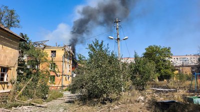 Дим піднімається над Краматорськом після удару РФ