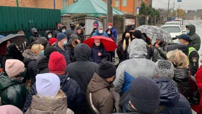 У Вінниці торговці ринку, незадоволені карантином вихідного дня, вийшли на акцію протесту