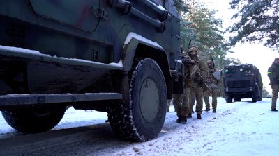 "Як приїдуть — то влаштуємо їм гарячий прийом": бійці на Рівненщині розповіли про підготовку проти десанту з Білорусі "Як приїдуть — то влаштуємо їм гарячий прийом": бійці на Рівненщині розповіли про підготовку проти десанту з Білорусі