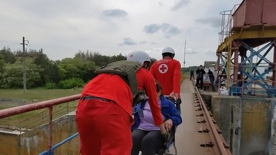 Дорога життя: спогади волонтерки, яка допомагала евакуюватися жителям Харківщини через дамбу Дорога життя: спогади волонтерки, яка допомагала евакуюватися жителям Харківщини через дамбу