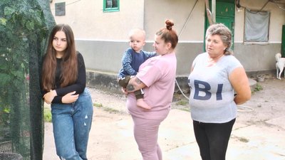Родина Котиків з Шепетівщини поповнилася племінником та племінницею з сином, яких прийняли як найрідніших, хоч і раніше знали лише за фотографіями. Родина Котиків з Шепетівщини поповнилася племінником та племінницею з сином, яких прийняли як найрідніших, хоч і раніше знали лише за фотографіями.