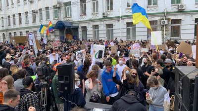 На столичному Подолі люди вийшли на акцію проти "свавілля поліцейських" На столичному Подолі люди вийшли на акцію проти "свавілля поліцейських"