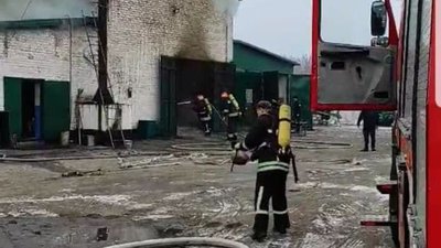На Кіровоградщині горіла будівля із сільгосптехнікою технікою
