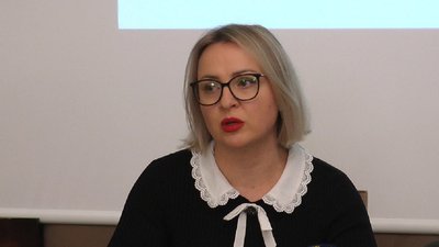 Ведуча благодійного аукціону Ярослава Шкварчук Ведуча благодійного аукціону Ярослава Шкварчук