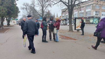 У Ромнах на Сумщині збирали підписи проти діяльності церкви московського патріархату У Ромнах на Сумщині збирали підписи проти діяльності церкви московського патріархату