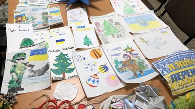 У львівських закладах освіти створили понад тисячу різдвяних іграшок для ЗСУ У львівських закладах освіти створили понад тисячу різдвяних іграшок для ЗСУ