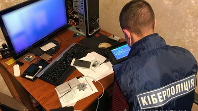 На Хмельниччині викрили двох кібер-злочинців