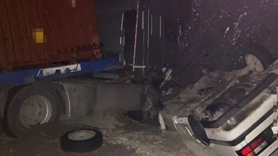 На Одещині вантажівка зіштовхнулася з легковиком: водій загинув, пасажирку госпіталізували На Одещині вантажівка зіштовхнулася з легковиком: водій загинув, пасажирку госпіталізували