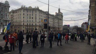 Харківську міськраду пікетують противники повернення просп. Жукова