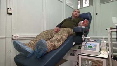 Військовослужбовці стали донорами крові у Рівному Військовослужбовці стали донорами крові у Рівному