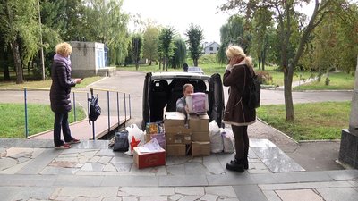 У Житомирі юнацька бібліотека зібрала для дитячої лікарні 800 книг