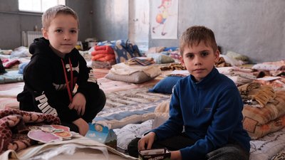 Суміші, консультації лікарів та дозвілля. Як дітям вимушених переселенців допомагають у Чернівцях