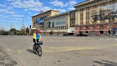 Харківський волонтер вирушив у велоподорож Україною на підтримку ЗСУ Харківський волонтер вирушив у велоподорож Україною на підтримку ЗСУ