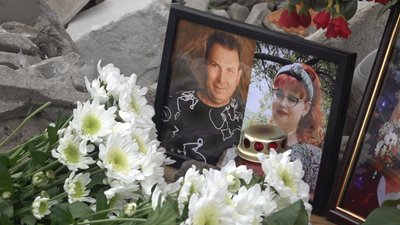 В Ізюмі вшанували пам'ять людей, які загинули під уламками будинку у березні 2022 року